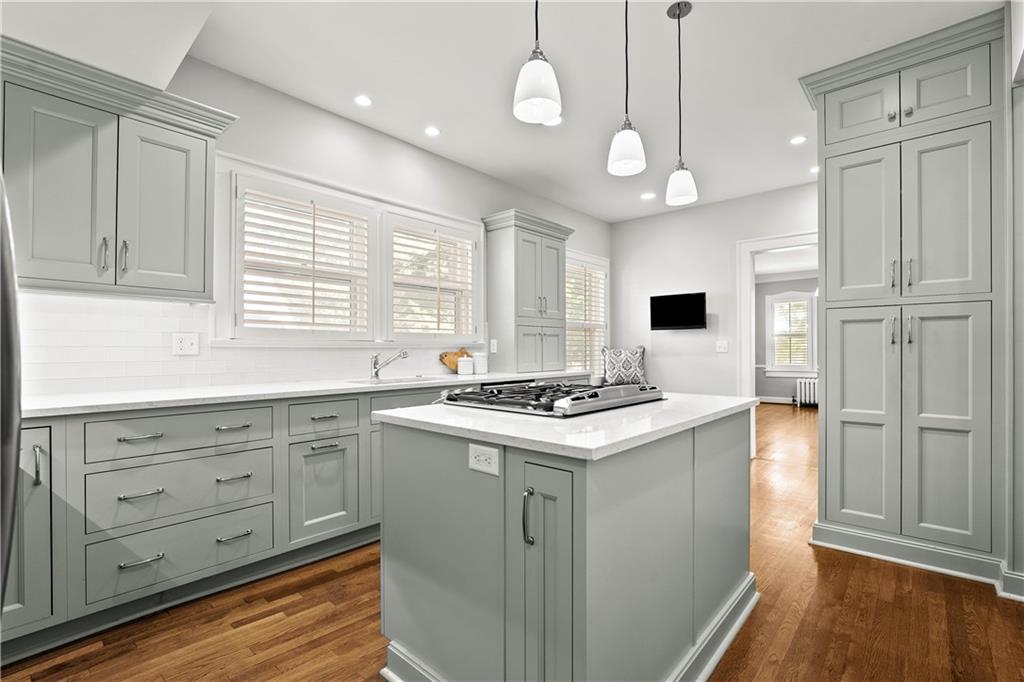 5626 Wyandotte Street