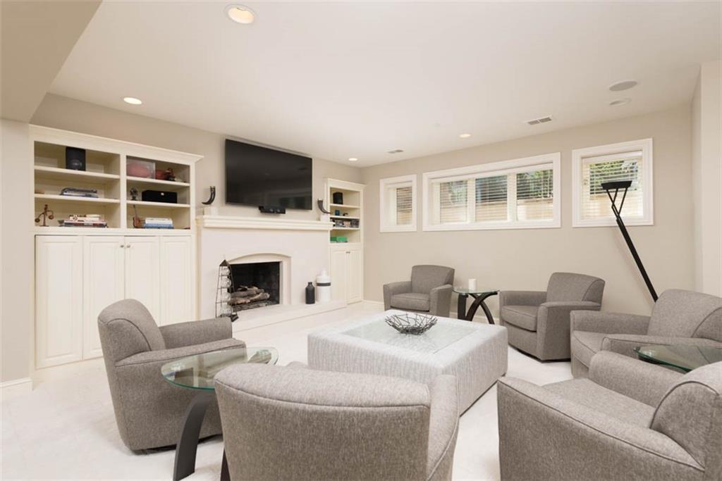 2103 W 116th Street