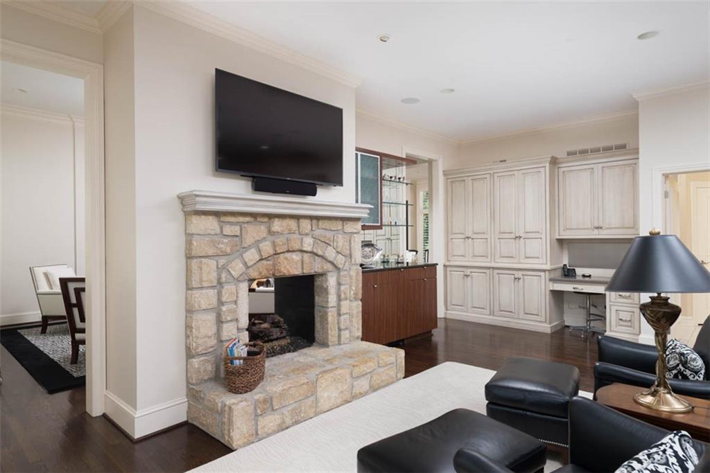 2103 W 116th Street