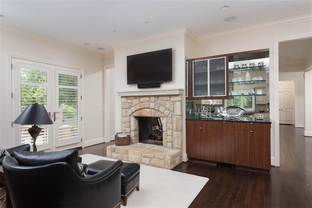 2103 W 116th Street