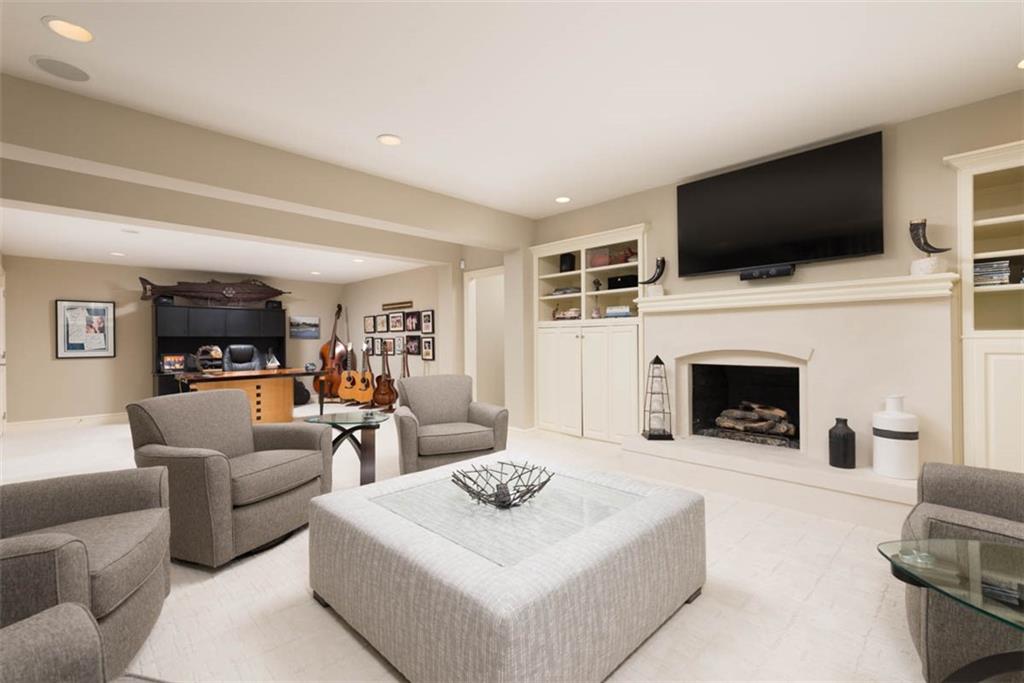 2103 W 116th Street