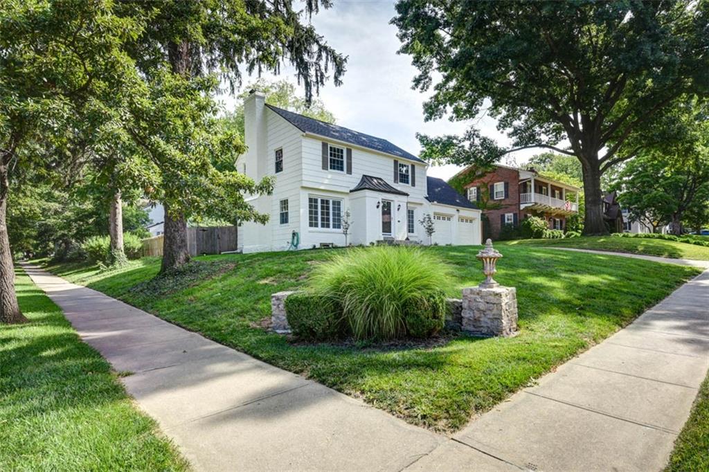 1028 W 69th Terrace