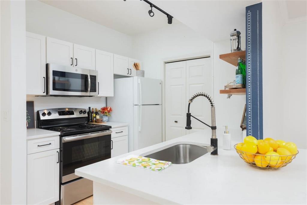 11630 Tomahawk Creek Parkway Unit: E