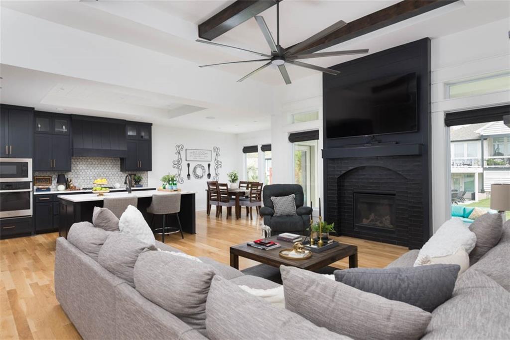 521 NE Hidden View Lane