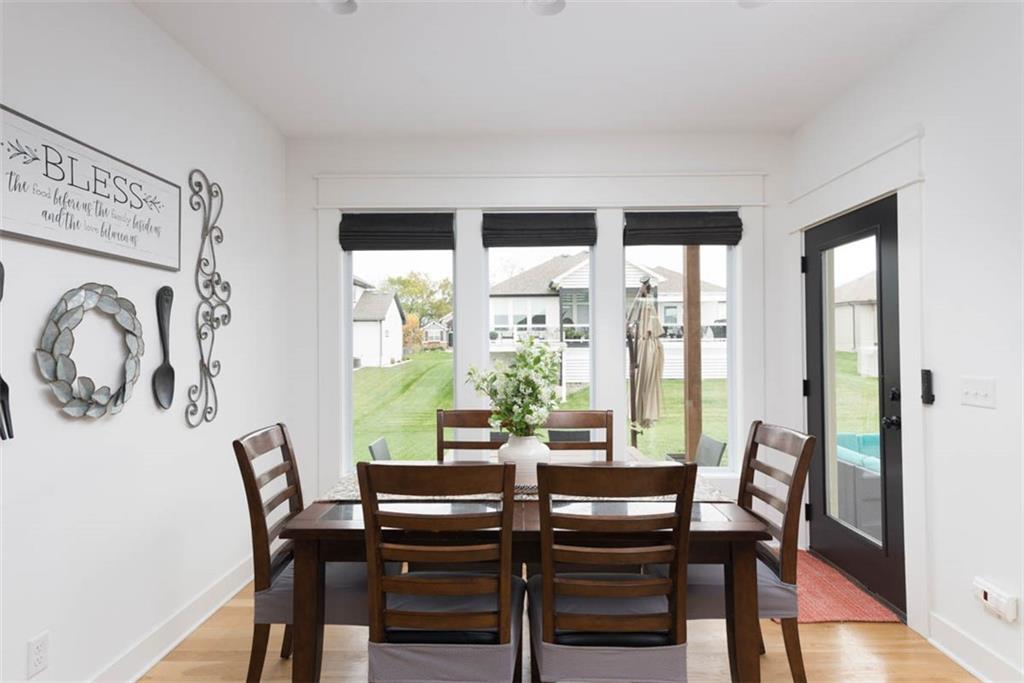 521 NE Hidden View Lane