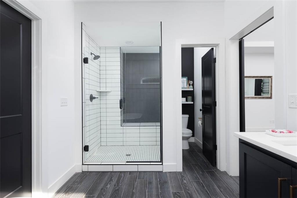 521 NE Hidden View Lane