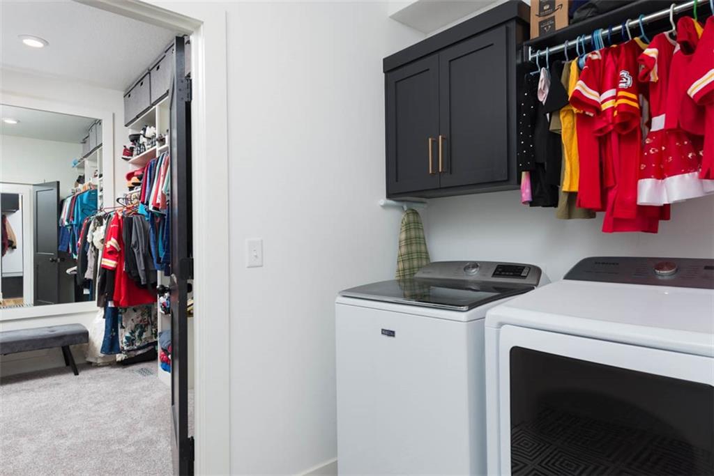 521 NE Hidden View Lane