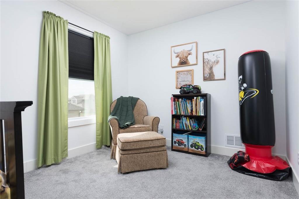 521 NE Hidden View Lane