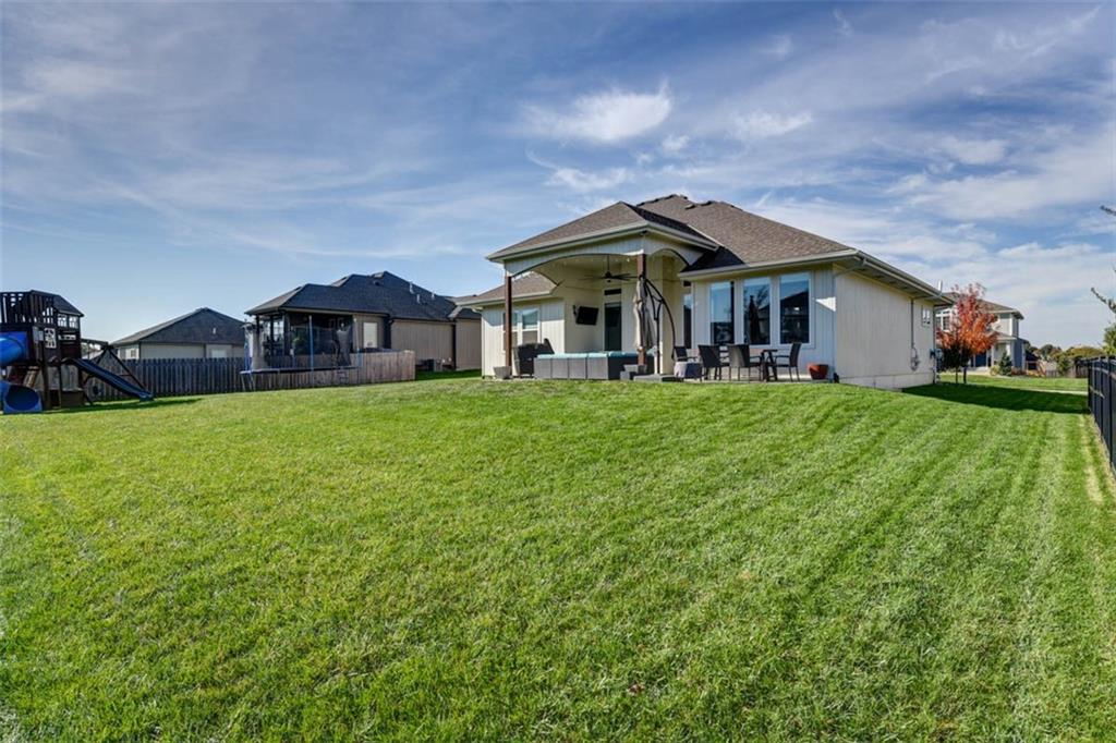 521 NE Hidden View Lane