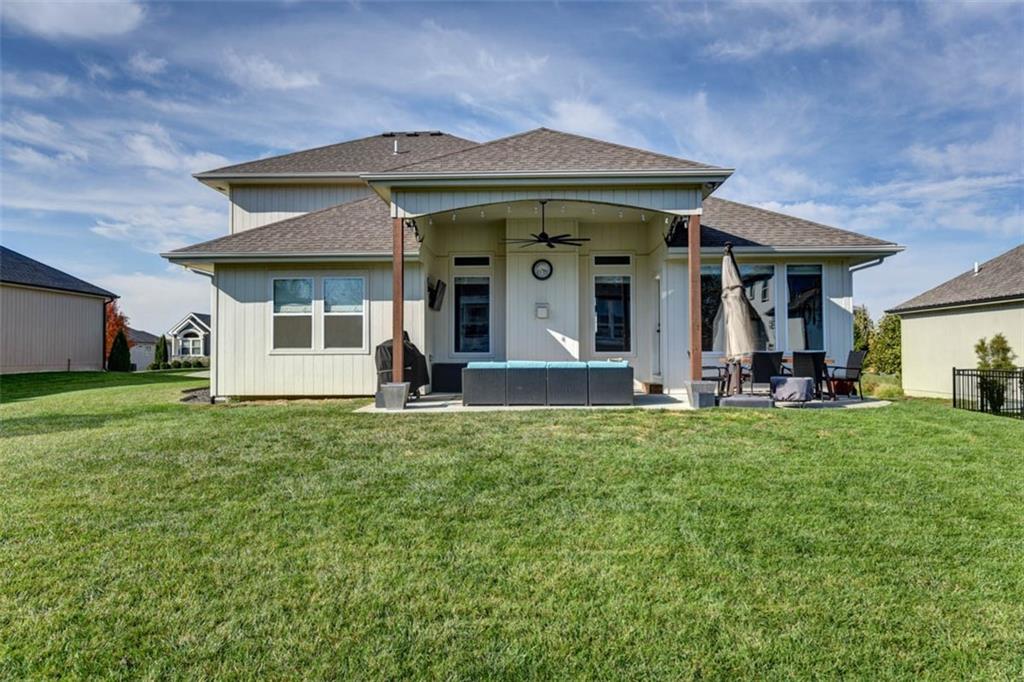 521 NE Hidden View Lane