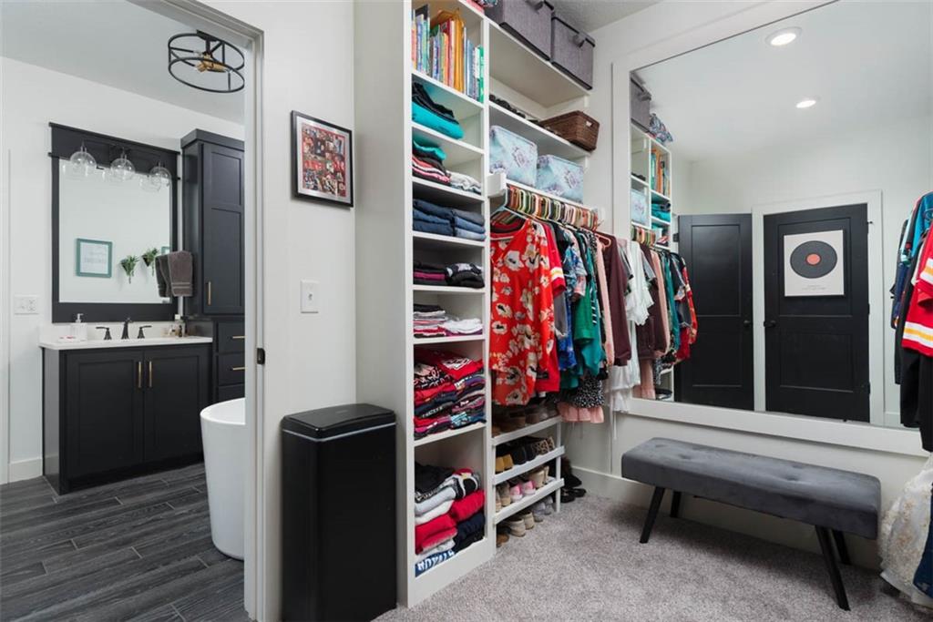 521 NE Hidden View Lane