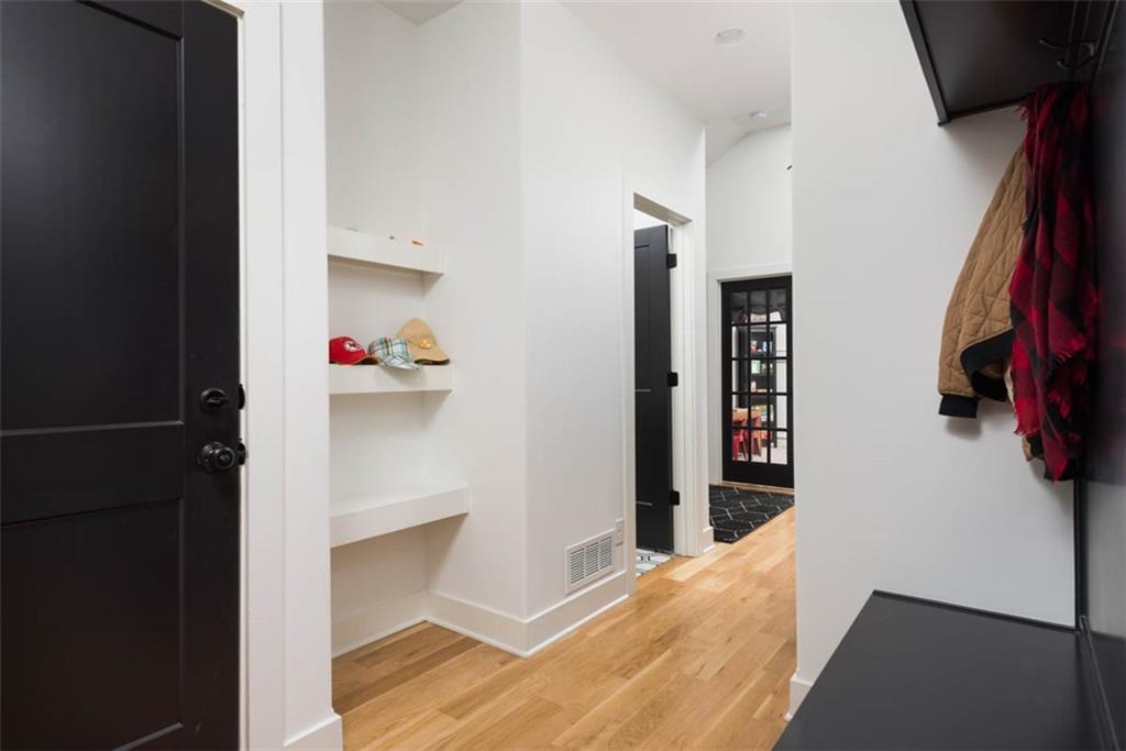 521 NE Hidden View Lane