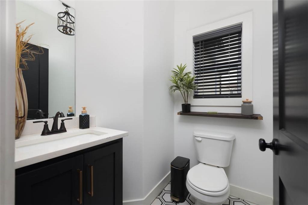 521 NE Hidden View Lane