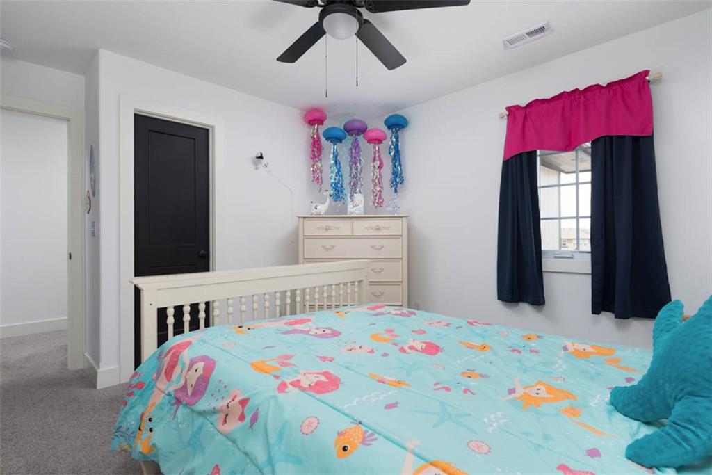 521 NE Hidden View Lane