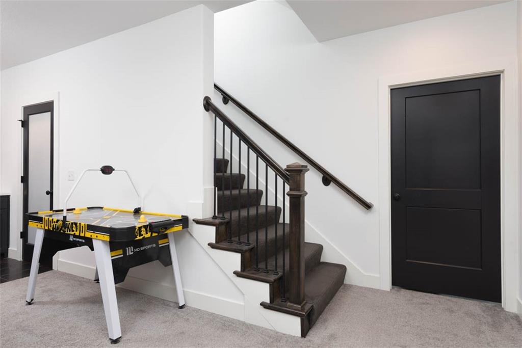 521 NE Hidden View Lane