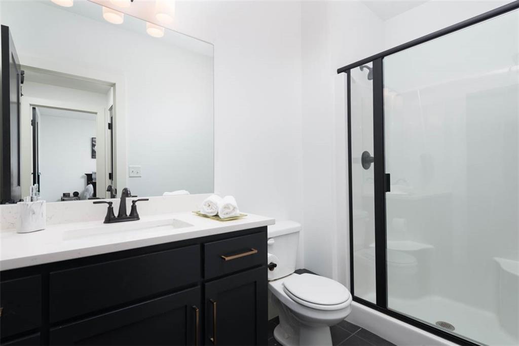 521 NE Hidden View Lane