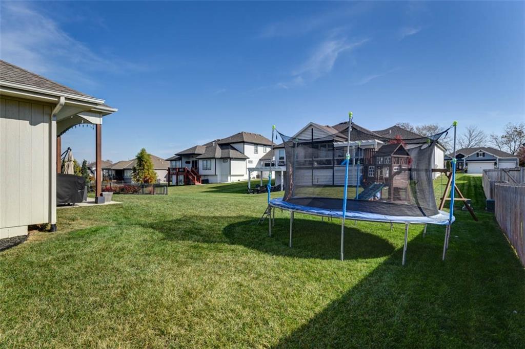 521 NE Hidden View Lane