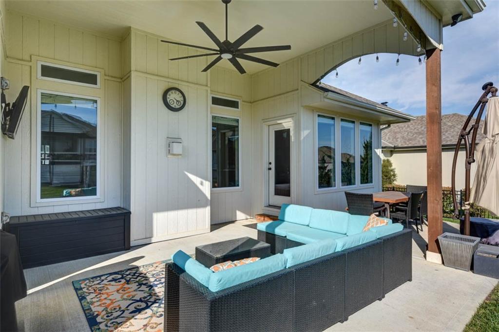 521 NE Hidden View Lane