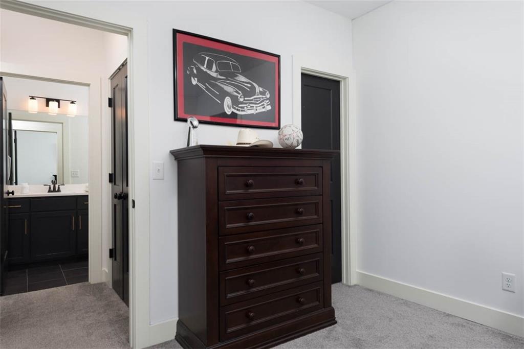 521 NE Hidden View Lane