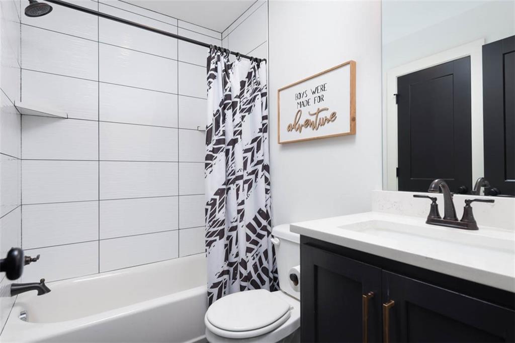 521 NE Hidden View Lane