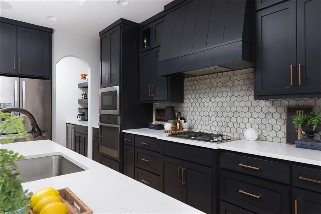 521 NE Hidden View Lane