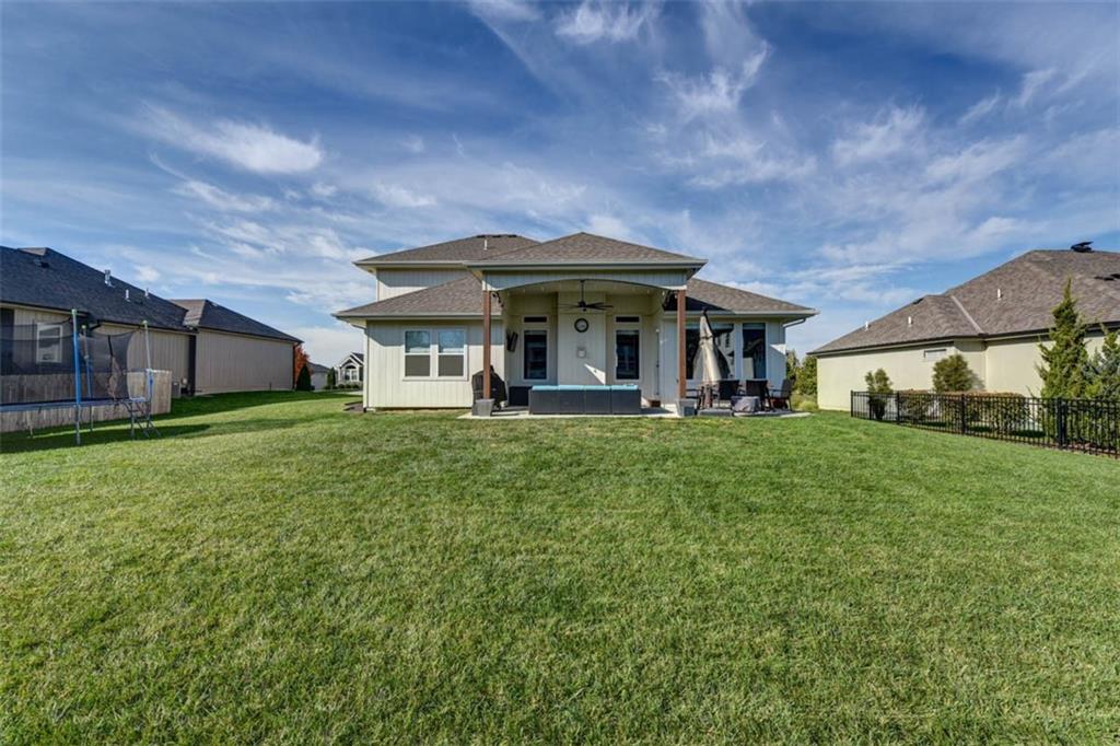 521 NE Hidden View Lane