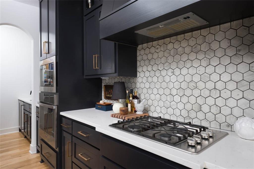 521 NE Hidden View Lane