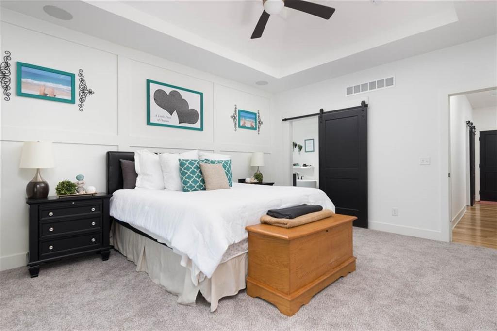 521 NE Hidden View Lane