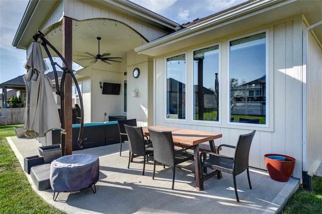 521 NE Hidden View Lane