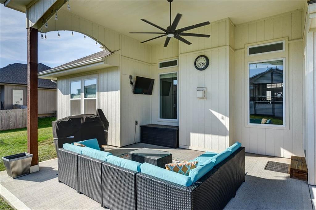 521 NE Hidden View Lane