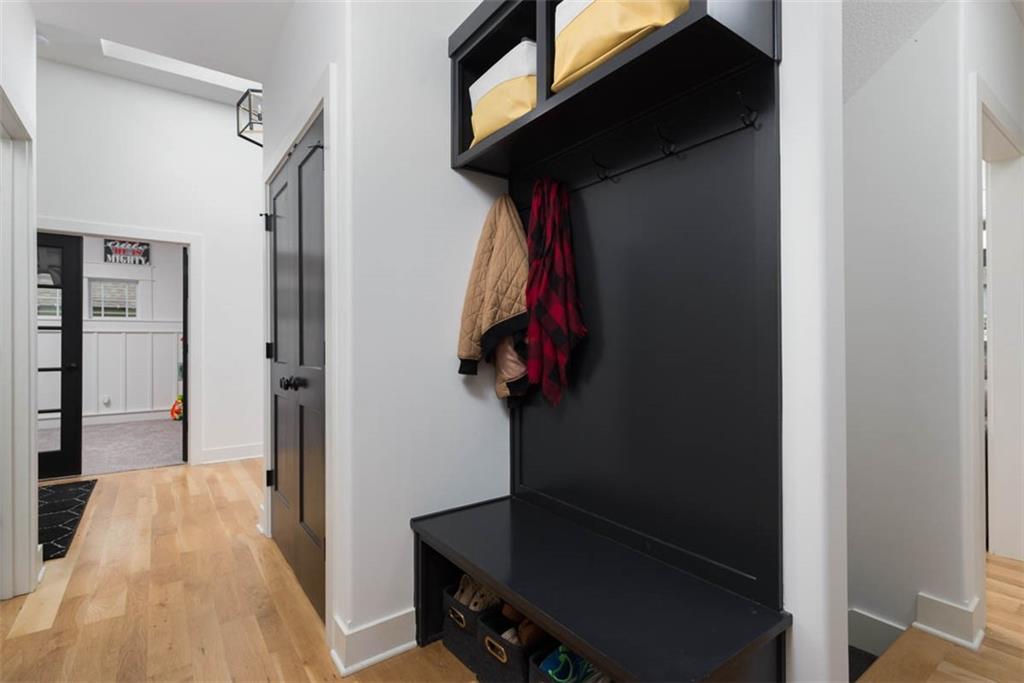 521 NE Hidden View Lane