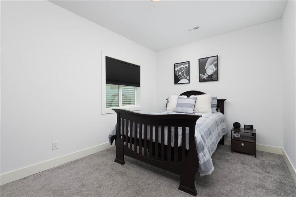 521 NE Hidden View Lane