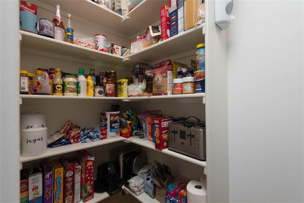 521 NE Hidden View Lane