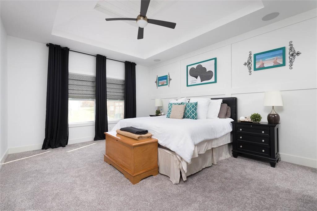 521 NE Hidden View Lane