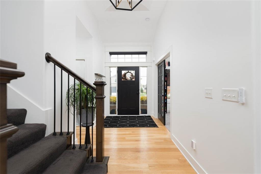 521 NE Hidden View Lane