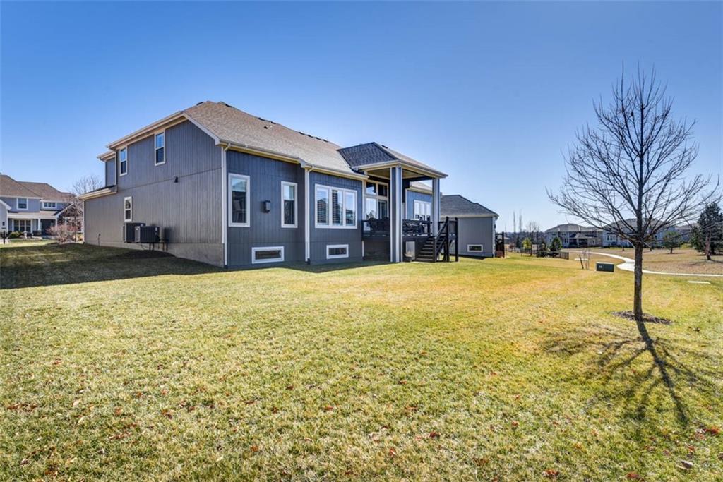 16132 Monrovia Street