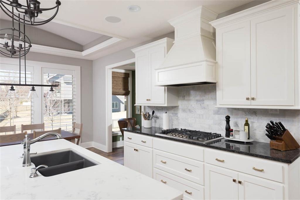 16132 Monrovia Street