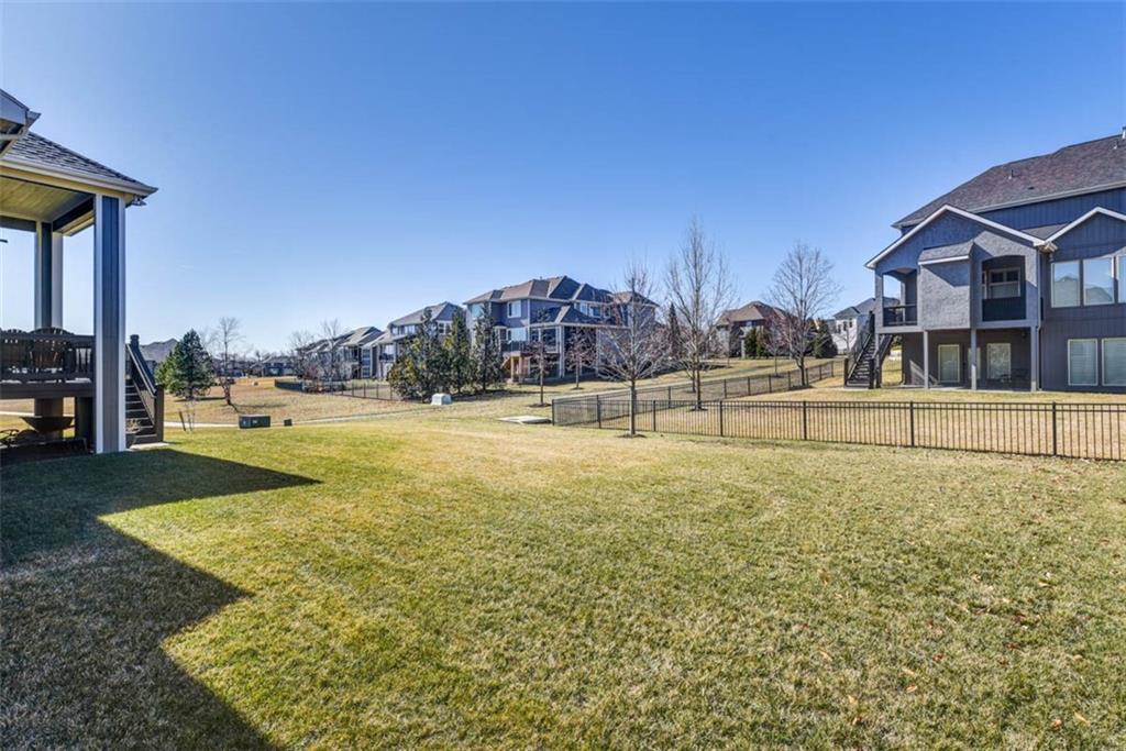 16132 Monrovia Street