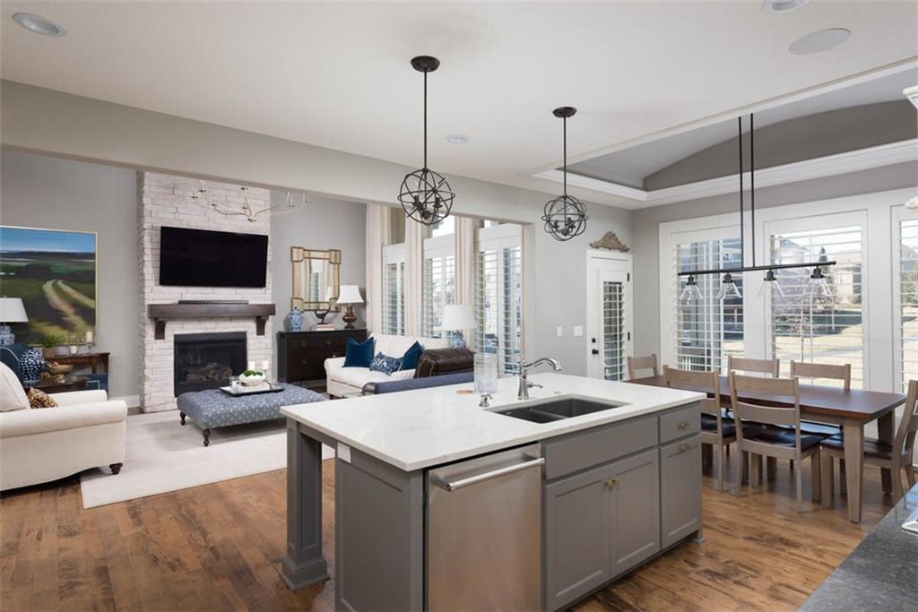 16132 Monrovia Street