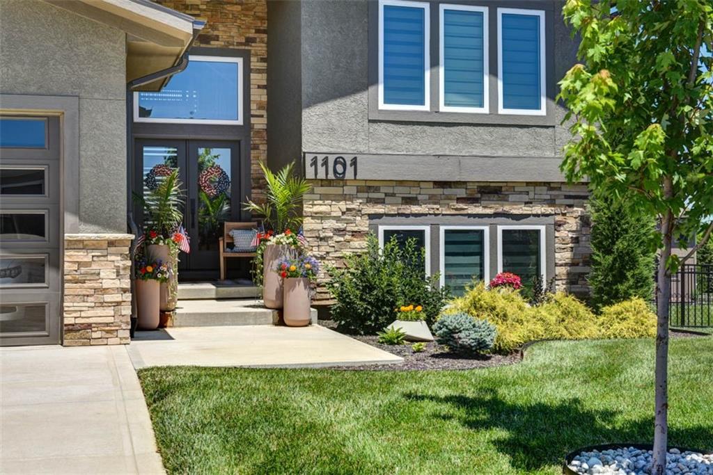 1101 SW Brookside Court