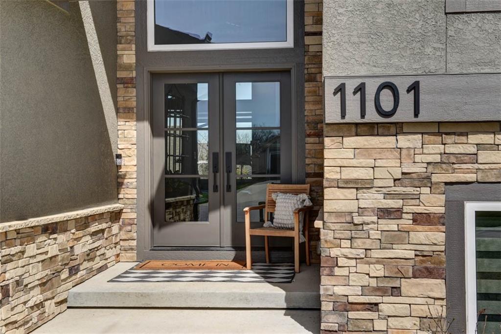 1101 SW Brookside Court