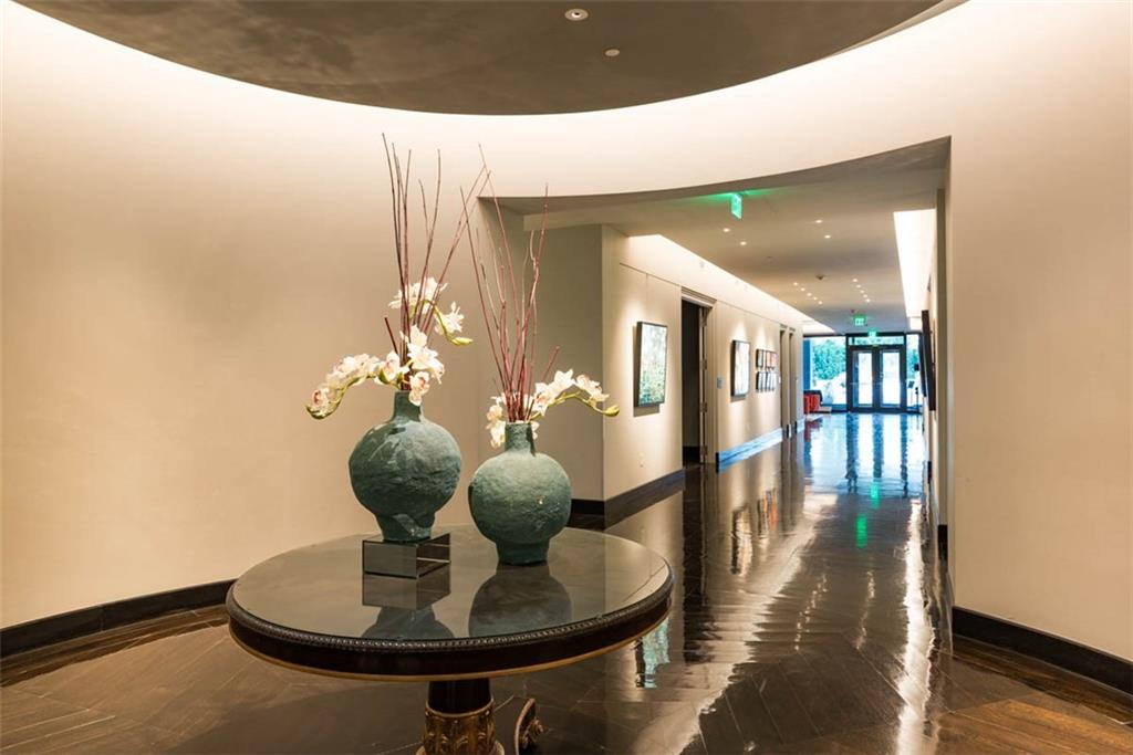 700 W 31st Street Unit: 407