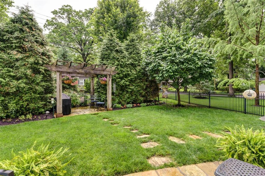 8033 Meadow Lane