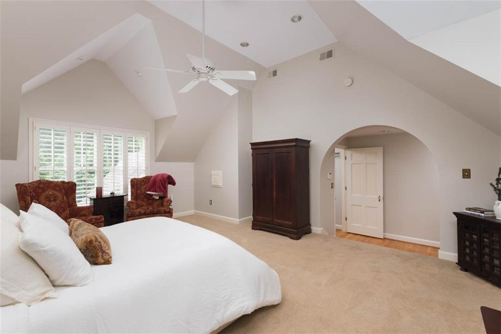 8033 Meadow Lane