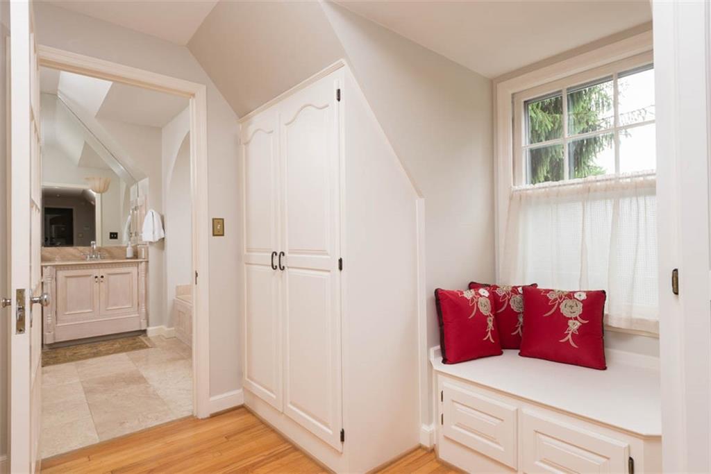 8033 Meadow Lane