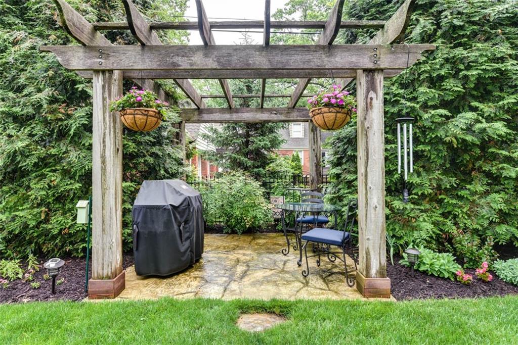 8033 Meadow Lane
