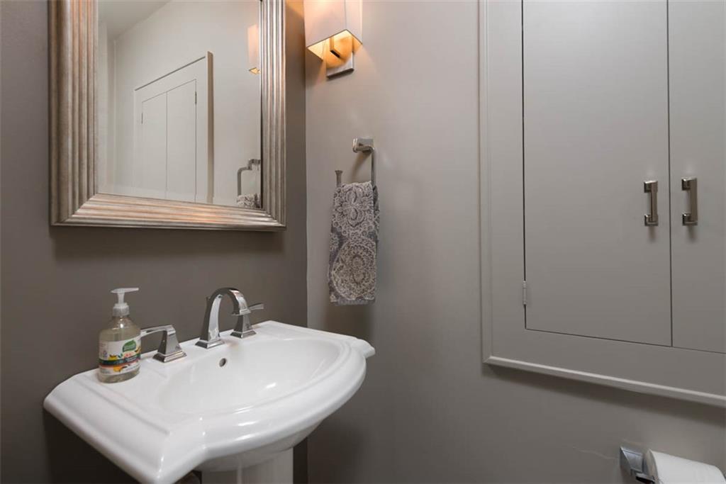 8033 Meadow Lane