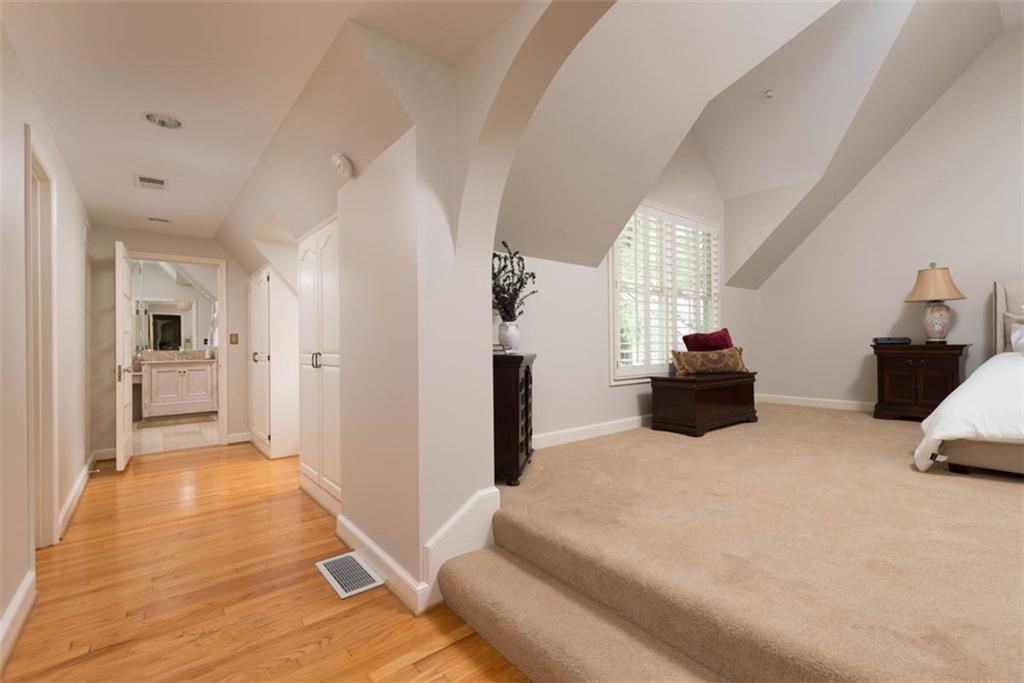 8033 Meadow Lane