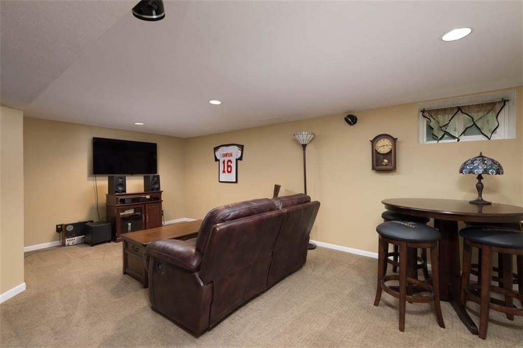 8033 Meadow Lane