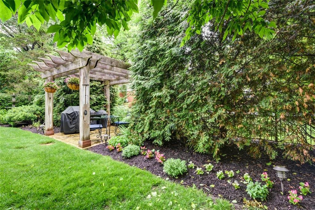 8033 Meadow Lane